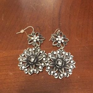 Fashion earrings with crystals